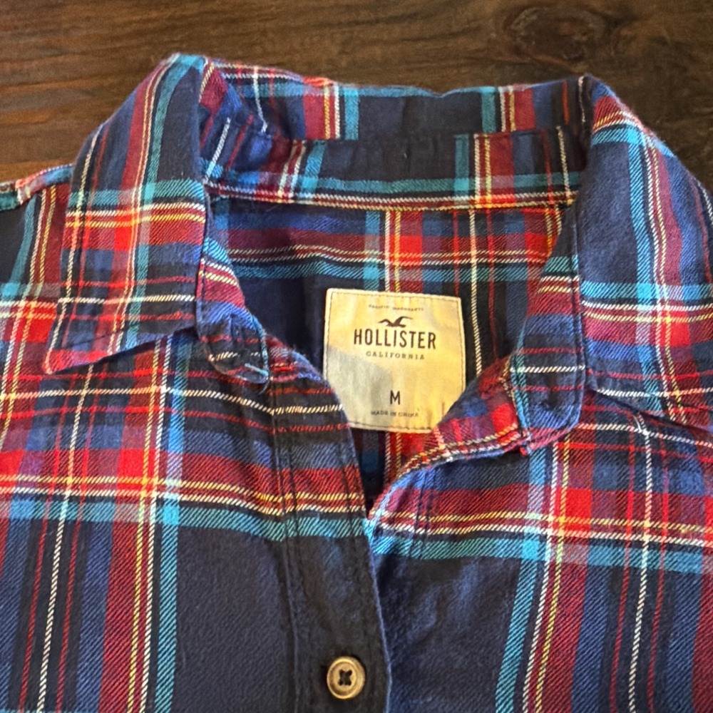 Hollister Women's Plaid Flannel Shirt Size Medium Blue Red Button Front - Picture 3 of 7